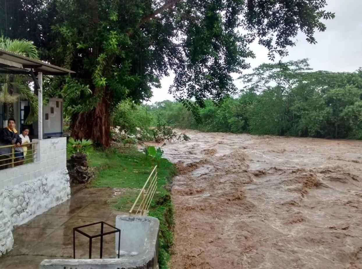 ADVIERTEN LLUVIAS DE FUERTE INTENSIDAD EN SEIS REGIONES PARA LAS PRÓXIMAS HORAS.